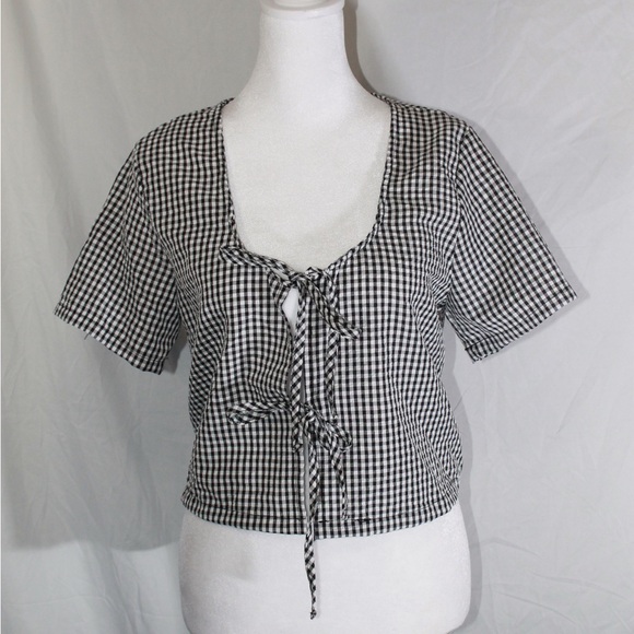 New Look Tops - New Look Black & White Gingham Tie-Front Crop Top